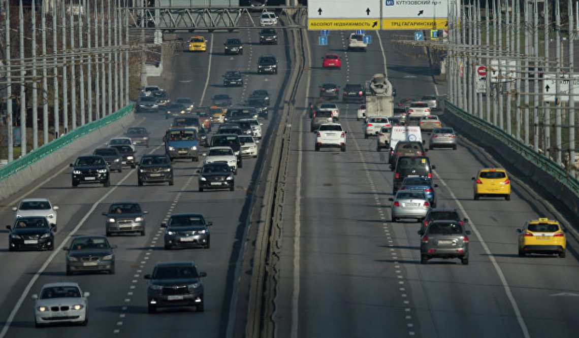 В Москве более двух тысяч люков на дорогах заменят до октября