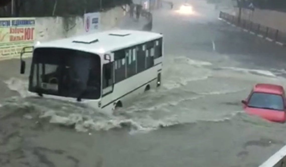 В Краснодарском крае обвалился участок моста на федеральной трассе